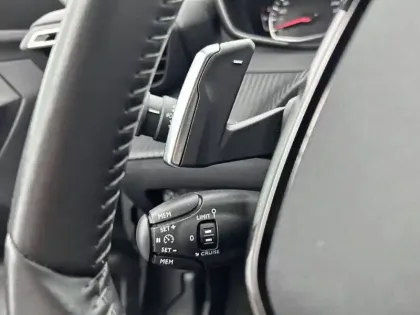 Photo 21 Peugeot 2008  PureTech 130 S&S EAT8