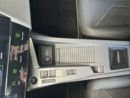 Photo 13 Peugeot 408  Hybrid 145 e-DCS6