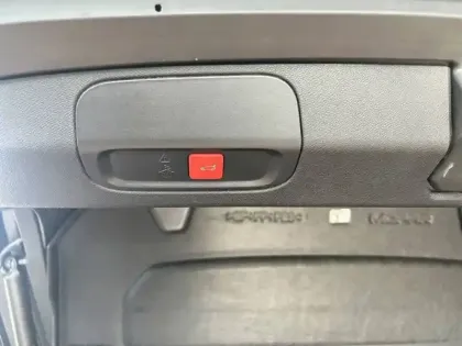 Photo 17 Peugeot 408  Hybrid 145 e-DCS6