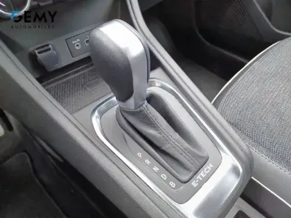 Photo 16 Renault Captur  E-Tech full hybrid 145