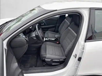 Photo 10 Citroën C4 e- 136 ch Automatique