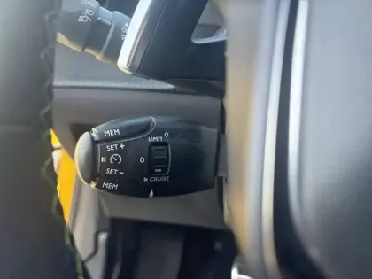 Photo 17 Peugeot 208  PureTech 100 S&S EAT8