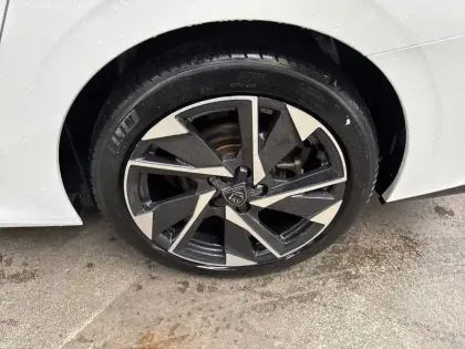 Photo 12 Peugeot 308  SW BlueHDi 130ch S&S EAT8