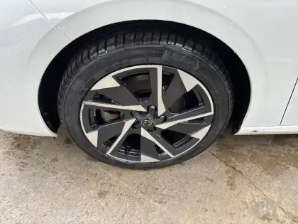 Photo 12 Peugeot 308  SW BlueHDi 130ch S&S EAT8