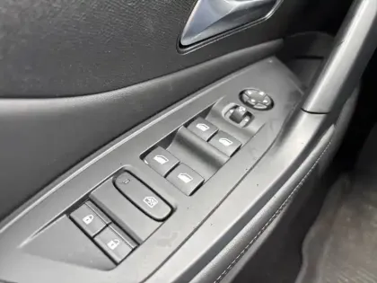 Photo 17 Peugeot 308  SW BlueHDi 130ch S&S EAT8