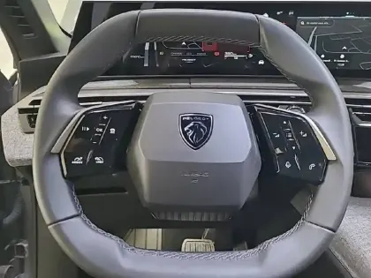 Photo 8 Peugeot 5008  Hybrid 136 e-DCS6