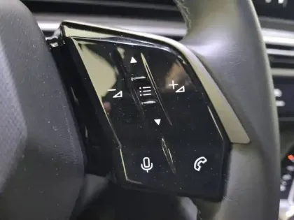Photo 27 Peugeot 5008  Hybrid 136 e-DCS6