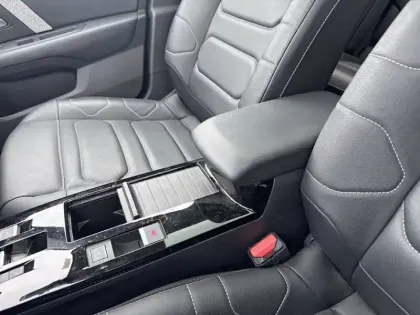 Photo 26 Citroën C4 e- 136 ch Automatique