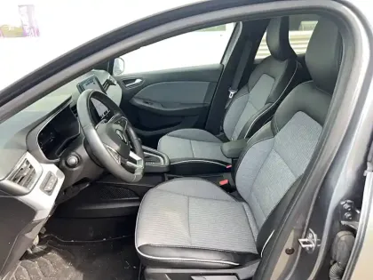 Photo 13 Renault Clio  E-Tech full hybrid 145