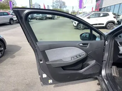 Photo 15 Renault Clio  E-Tech full hybrid 145