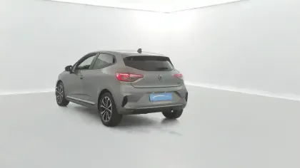 Photo 31 Renault Clio  E-Tech full hybrid 145
