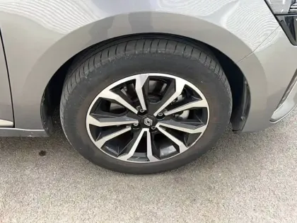 Photo 8 Renault Clio  E-Tech full hybrid 145