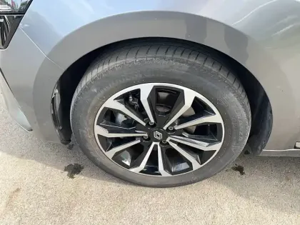 Photo 6 Renault Clio  E-Tech full hybrid 145