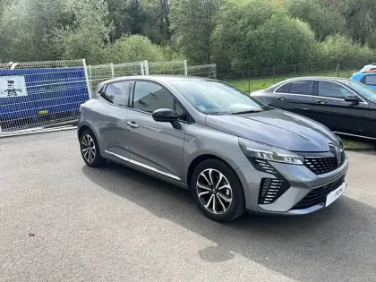 Photo 21 Renault Clio  E-Tech full hybrid 145