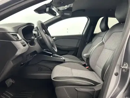 Photo 37 Renault Clio  E-Tech full hybrid 145