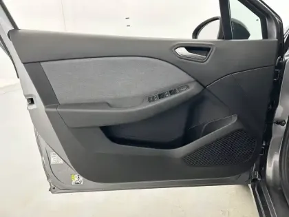 Photo 39 Renault Clio  E-Tech full hybrid 145