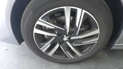 Photo 8 Peugeot 208  PureTech 100 S&S BVM6