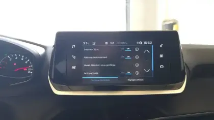 Photo 26 Peugeot 208  PureTech 100 S&S BVM6