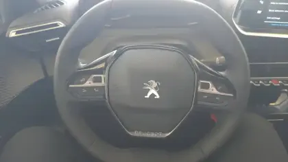 Photo 38 Peugeot 208  PureTech 100 S&S BVM6