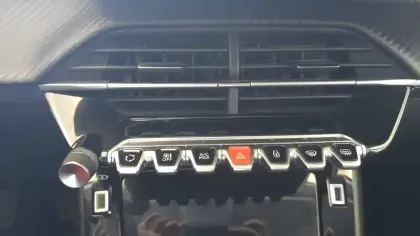 Photo 27 Peugeot 208  PureTech 100 S&S BVM6