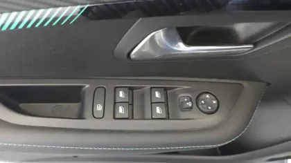 Photo 18 Peugeot 208  PureTech 100 S&S BVM6