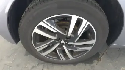 Photo 10 Peugeot 208  PureTech 100 S&S BVM6