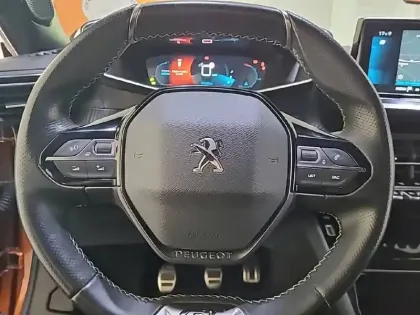 Photo 8 Peugeot 2008  BlueHDi 100 S&S BVM6