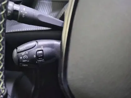 Photo 26 Peugeot 2008  BlueHDi 100 S&S BVM6