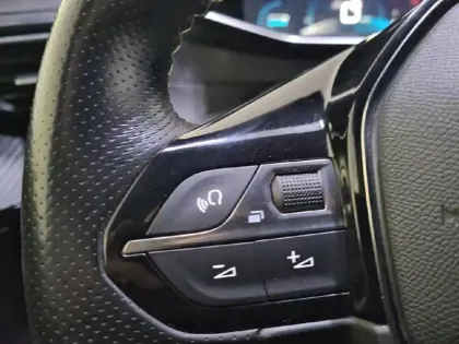 Photo 27 Peugeot 2008  BlueHDi 100 S&S BVM6