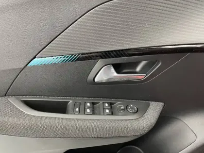 Photo 31 Peugeot 208  Electrique 50 kWh 136ch