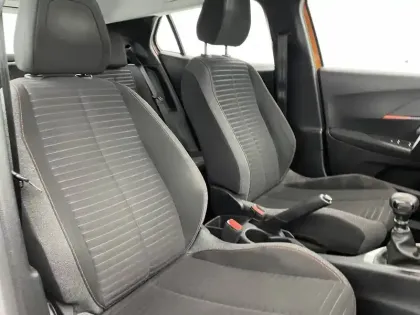 Photo 26 Peugeot 2008  PureTech 100 S&S BVM6