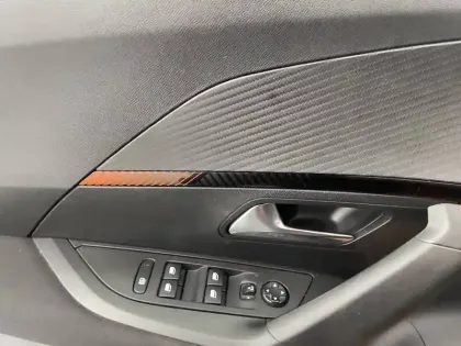 Photo 31 Peugeot 2008  PureTech 100 S&S BVM6