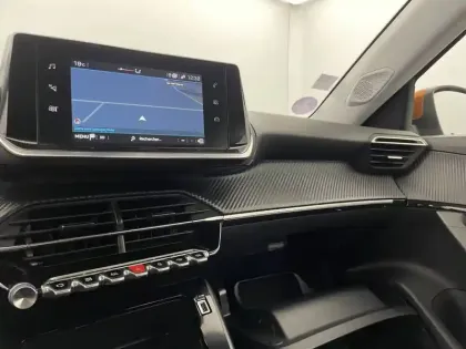 Photo 27 Peugeot 2008  PureTech 100 S&S BVM6