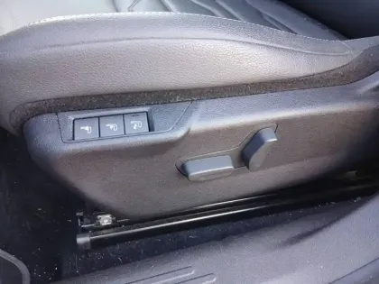 Photo 24 Jeep Avenger  1.2 Turbo T3 100 ch e-Hybrid BVR6