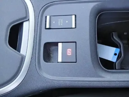 Photo 21 Jeep Avenger  1.2 Turbo T3 100 ch e-Hybrid BVR6