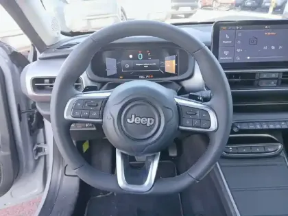 Photo 8 Jeep Avenger  1.2 Turbo T3 100 ch e-Hybrid BVR6