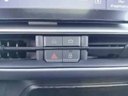 Photo 18 Jeep Avenger  1.2 Turbo T3 100 ch e-Hybrid BVR6