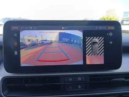 Photo 20 Jeep Avenger  1.2 Turbo T3 100 ch e-Hybrid BVR6