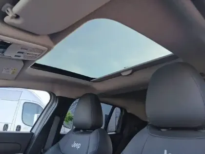 Photo 25 Jeep Avenger  1.2 Turbo T3 100 ch e-Hybrid BVR6