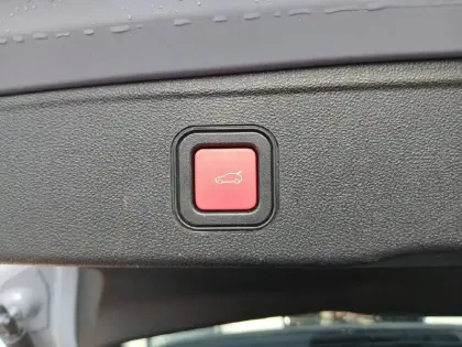 Photo 14 Jeep Avenger  1.2 Turbo T3 100 ch e-Hybrid BVR6