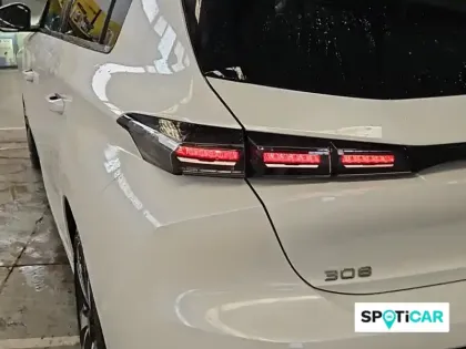 Photo 16 Peugeot 308  PureTech 130ch S&S EAT8