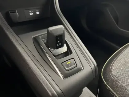 Photo 12 Renault Captur  E-Tech full hybrid 160 ch