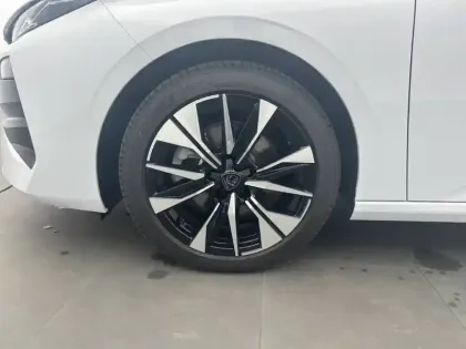 Photo 12 Peugeot 308  Hybrid 145 e-DCS6