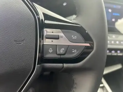 Photo 18 Peugeot 308  Hybrid 145 e-DCS6