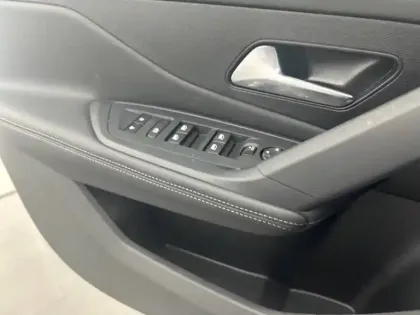 Photo 14 Peugeot 308  Hybrid 145 e-DCS6