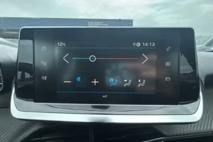 Photo 20 Peugeot 208  PureTech 100 S&S BVM6