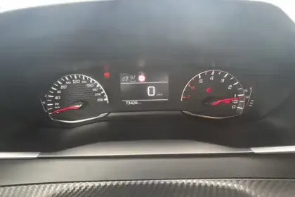 Photo 17 Peugeot 208  PureTech 100 S&S BVM6