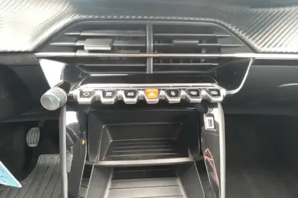 Photo 18 Peugeot 208  PureTech 100 S&S BVM6