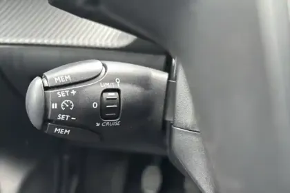 Photo 25 Peugeot 208  PureTech 100 S&S BVM6