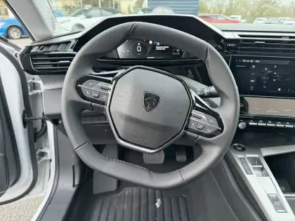 Photo 8 Peugeot 308  Hybrid 145 e-DCS6